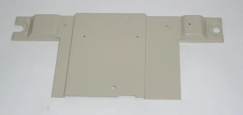 Lackierter Halter, möglicherweise für die Montage eines Daikin Altherma Systems. Zeigt eine flache, rechteckige Platte mit seitlichen Befestigungselementen.